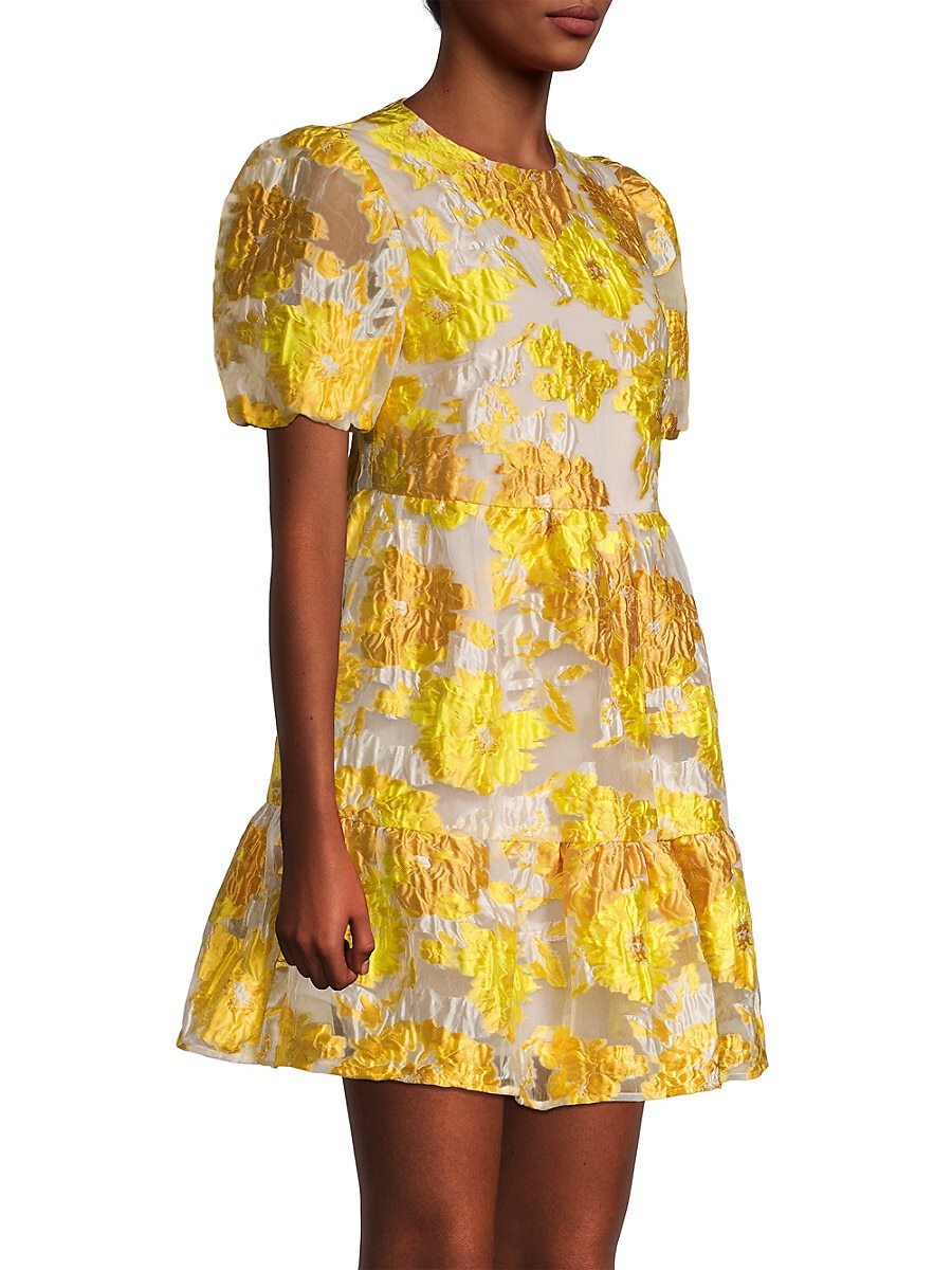 Women wearing a short yellow puff sleeve dress